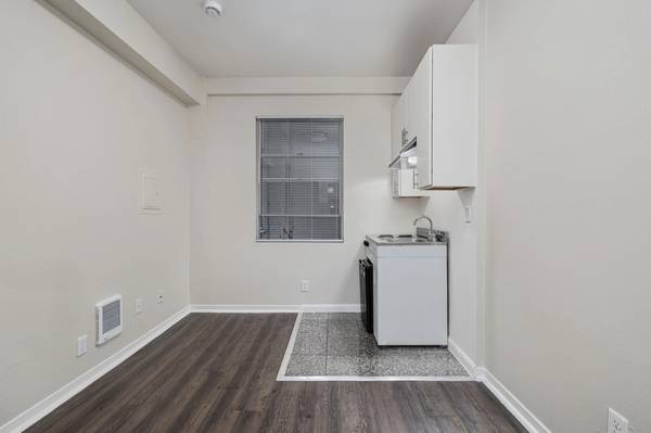 839 Leavenworth photo 3