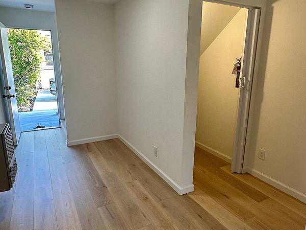 1BR/1BA Single Family House on Derby St · Berkeley photo 3