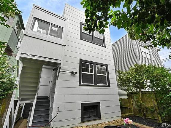 3Bed Top-floor Flat W/ Modern Sf Charm - Pet(s) Welcome photo 2