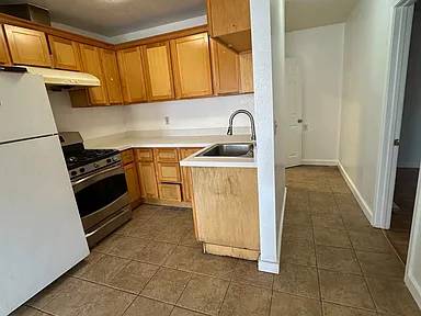 Updated 1-Bedroom Duplex with Lovely Private Backyard photo 2
