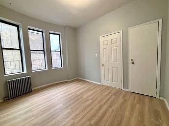 Windsor Court Apartments photo 3