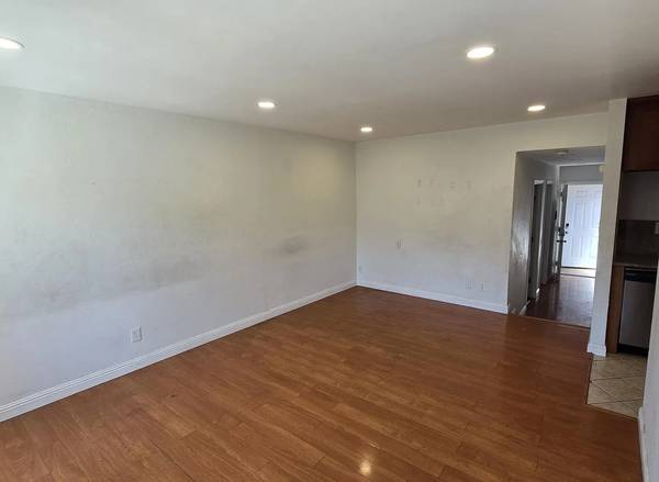 2BR/1BA Apartment on Neptune St · San Francisco photo 3