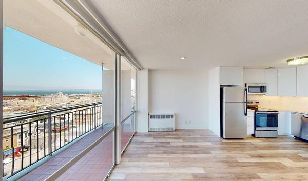 Crystal Tower Apartments photo 3