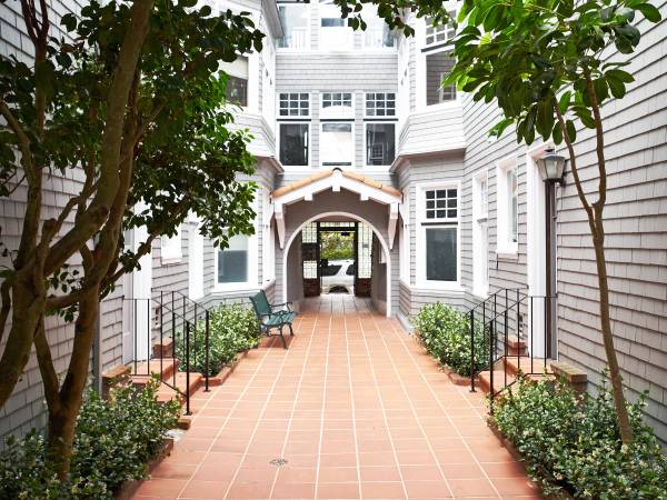 833 Ashbury