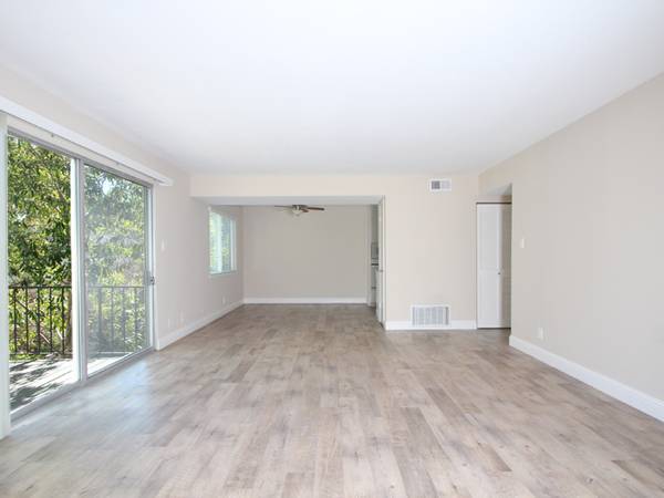 Roble Vista Apartments photo 4