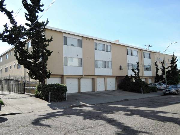 Stanley Court Apartments photo 2