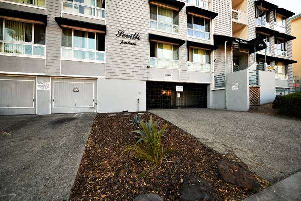 Seville Apartments photo 2
