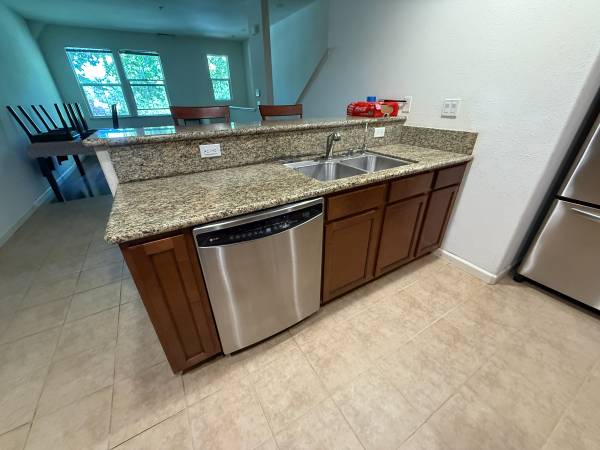 3BR/3BA Townhouse on Autumnvale Ave · San Jose photo 4