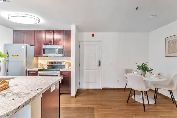 1BR/1BA Condo on Christie Ave · Emeryville photo 2