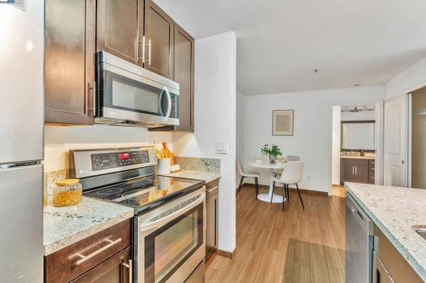 1BR/1BA Condo on Christie Ave · Emeryville photo 3