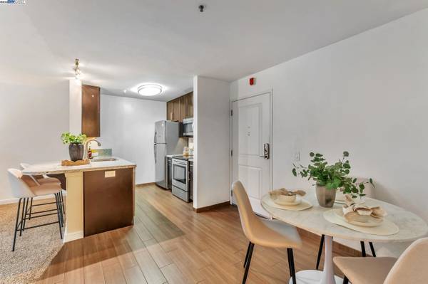 1BR/1BA Condo on Christie Ave · Emeryville photo 4