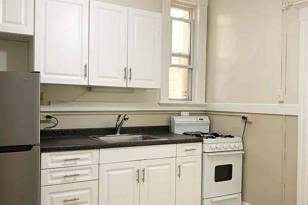 1346 Pine photo 2