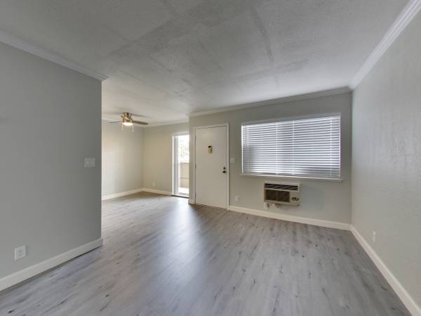 Oak Grove Apartments photo 4