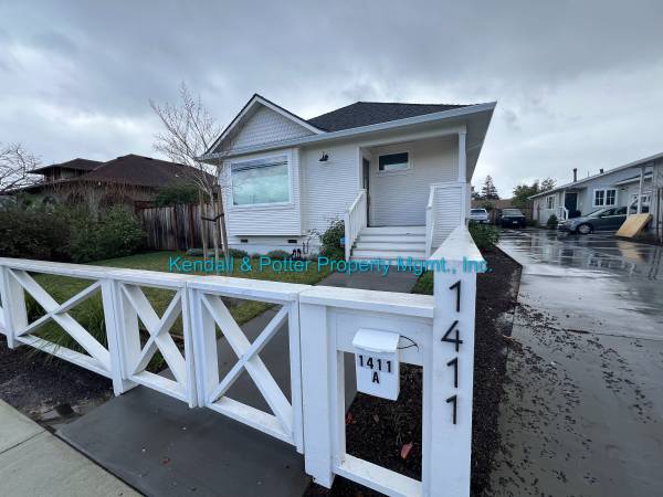 2BR/2BA Single Family House on Seabright Avenue - A · Santa Cruz photo 3