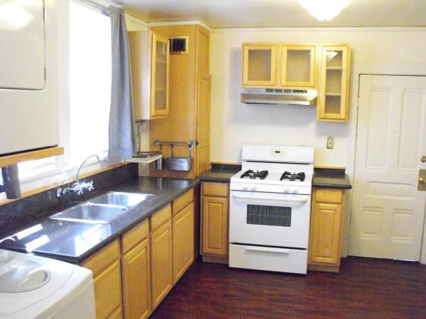 1BR/1BA Apartment on Rd Ave · Oakland photo 3