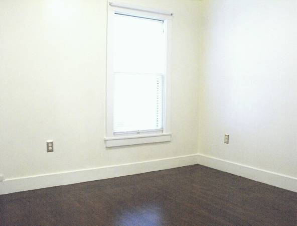 1BR/1BA Apartment on Rd Ave · Oakland photo 5