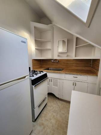 0BR/1BA Apartment on Orange Street · Oakland photo 4