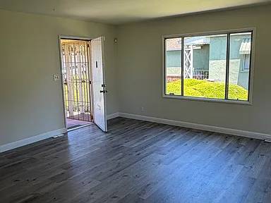 2BR/1BA Duplex on 135th Ave · San Leandro photo 4