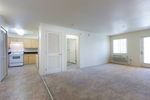 BRANHAM LANE APTS photo 2