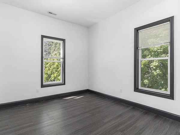 Remodeled 6-Bedroom Ranch with Modern Finishes  Massive Appeal photo 4