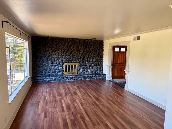 Open House Sunday 4/19 11 Am - 12 Pm: Beautifully Updated Corner-lot Home In Millbrae – Spacious Living &amp; Expansive Wraparound Yard photo 3