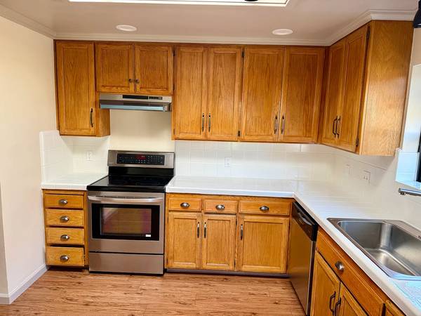 Open House Sunday 4/19 11 Am - 12 Pm: Beautifully Updated Corner-lot Home In Millbrae – Spacious Living &amp; Expansive Wraparound Yard photo 5