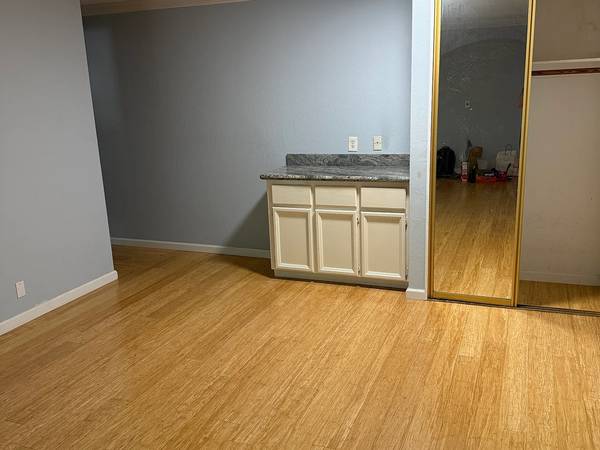 280 Easy St photo 3