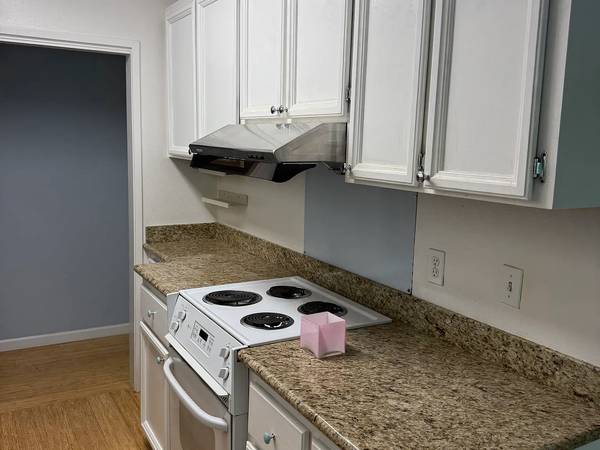 280 Easy St photo 5
