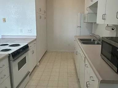 3BR/1BA Condo on Telegraph Ave · Berkeley photo 3