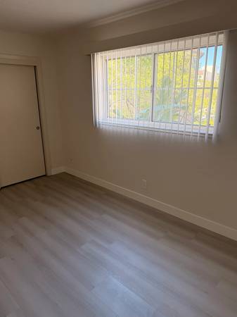 Apartments on Oak Grove Ave · Burlingame photo 3