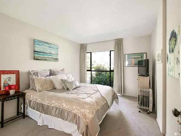 1817 California St San Francisco, CA 94109 photo 3