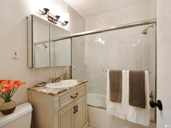 1817 California St San Francisco, CA 94109 photo 4