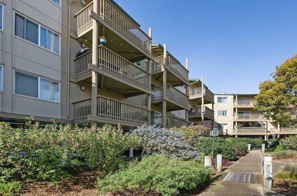 1BR/1BA Condo on Imperial Way · Daly City