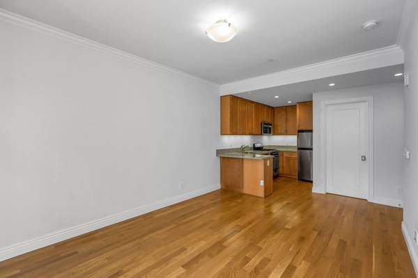 1015 Pierce photo 4