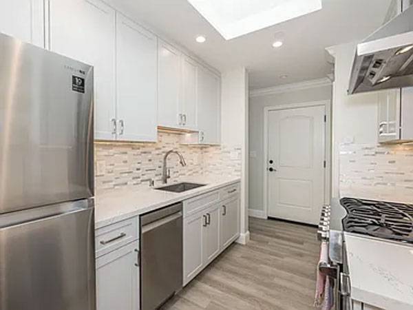 Move-in Ready Gem With Convenient Location photo 2