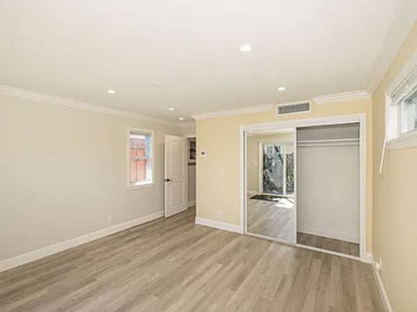 Move-in Ready Gem With Convenient Location photo 4