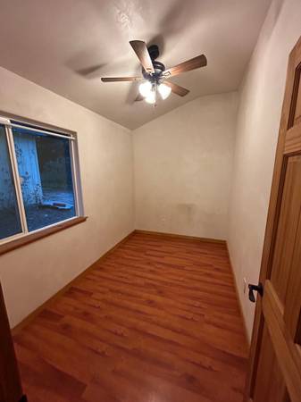 2BR/1BA Single Family House · Brookdale photo 5