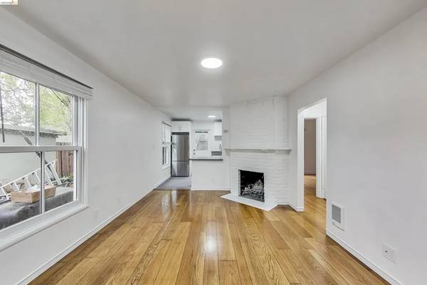 2BR/1BA Apartment on University Ave · Berkeley photo 4