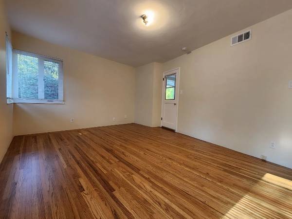 2BR/2BA Single Family House on Laguna Way · Palo Alto photo 3