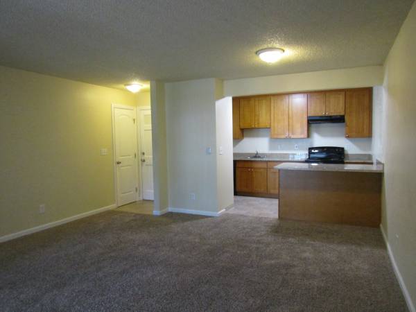 2BR/1BA Apartment on Maple Street · Napa photo 3
