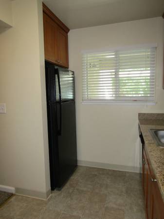 2BR/1BA Apartment on Maple Street · Napa photo 5