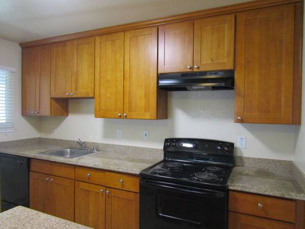 2BR/1BA Apartment on Maple Street · Napa photo 4