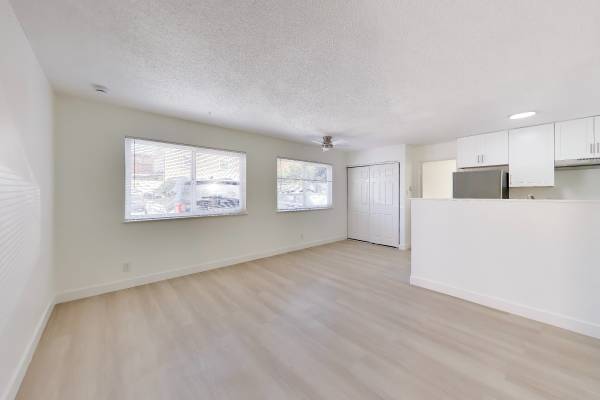 Apartments on E 18th St · Oakland photo 2