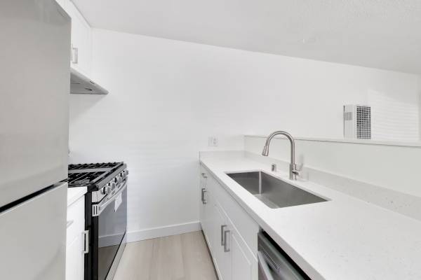 Apartments on E 18th St · Oakland photo 3