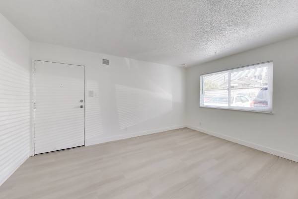 Apartments on E 18th St · Oakland photo 5