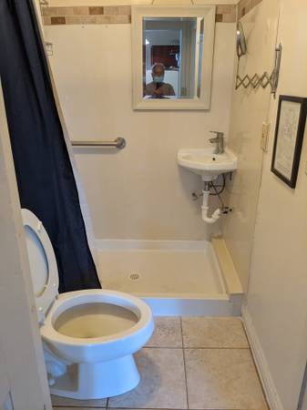 2BR/2BA Apartment · Oakland photo 5