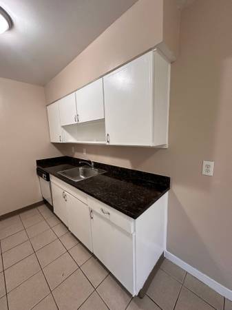 1BR/1BA Apartment on Virginia Ln · Concord photo 4