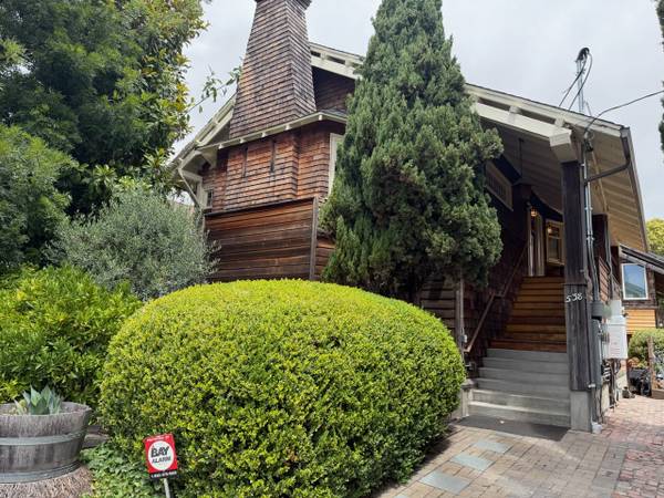 Modern 3br Home In Prime Temescal Location photo 2