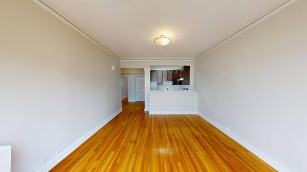 1840 Clay Apartments photo 2