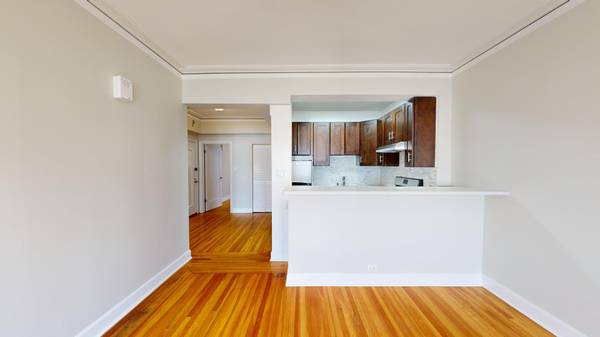 1840 Clay Apartments photo 3